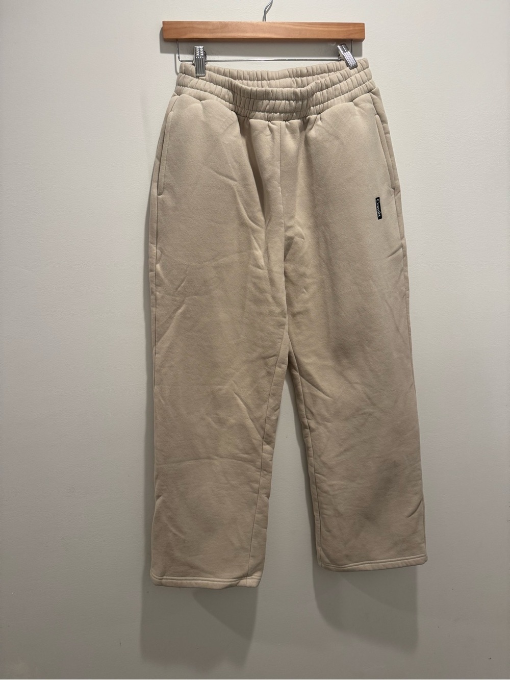 Comfrt Women’s straight leg heart embroidered sweatpants